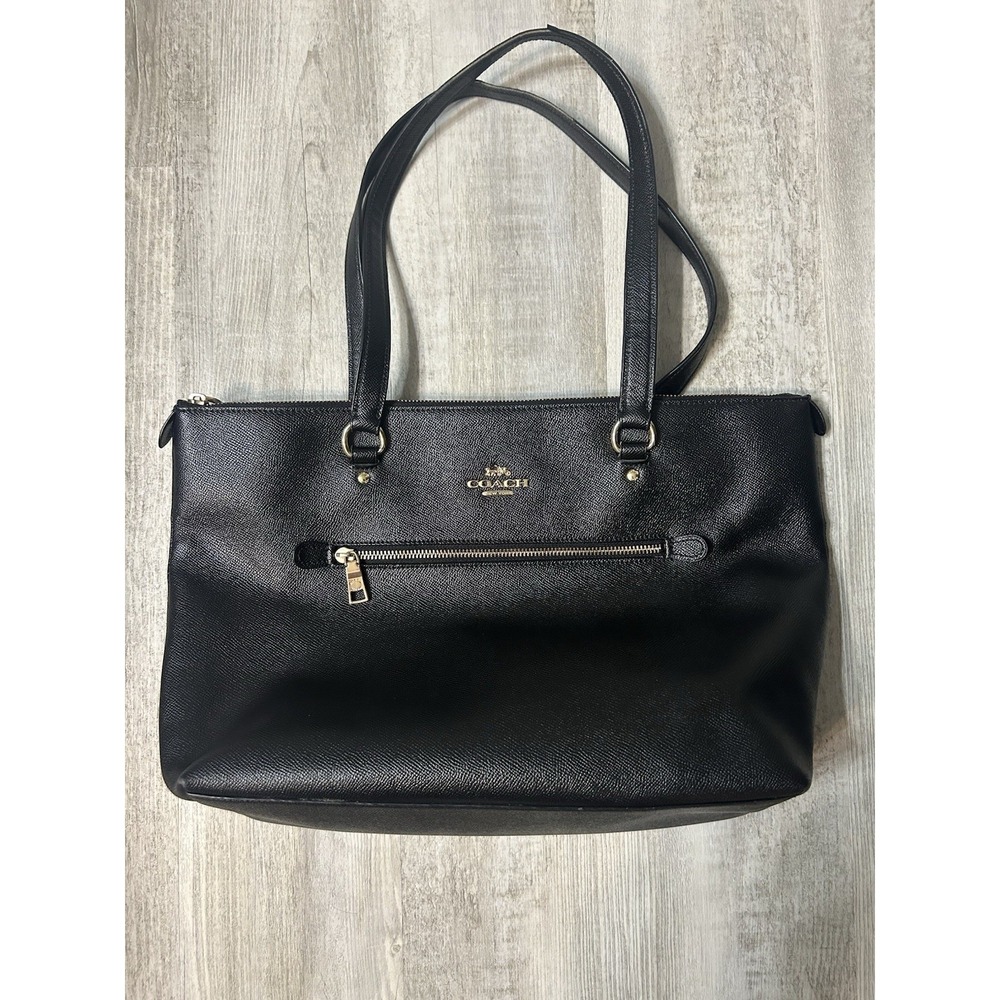 Coach Black Pebbled Tote Shoulder Bag Zip Closure Inner Pockets Logo Accents